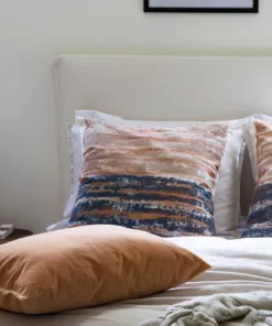 Almohadón Pintado Azul y Dorado