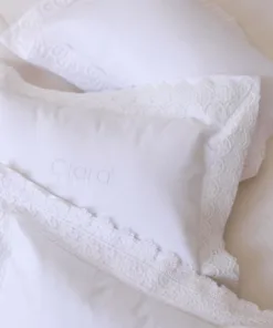 Almohadón personalizado con puntilla