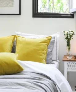 Almohadón de Terciopelo con Tussor Mostaza