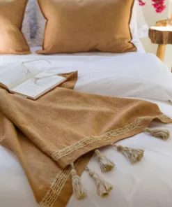 Pie de Cama de Lino Frances Tornasolado Habano con Borlas